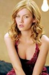 金帕丽·鲍尔（伊丽莎·库斯伯特饰演）