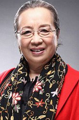 岳大妈（李明启饰演）