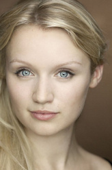 艾米丽·伯林顿（艾米丽·伯林顿饰演）