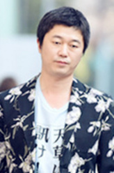 天草纯平（新井浩文饰演）