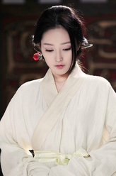 郑洛云（王洁曦饰演）