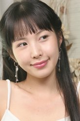 申珠雅（申珠雅饰演）