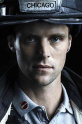 Matthew Casey（杰西·斯宾塞饰演）
