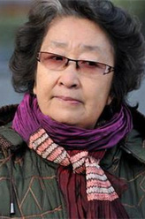 林母（彭玉饰演）