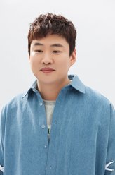 金周万（安宰弘饰演）