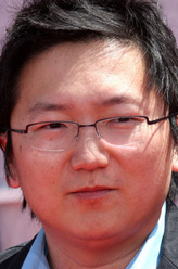 Dr. Max Bergman（丘增饰演）