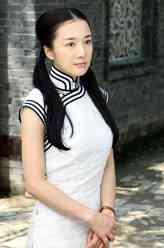周静波（李依晓饰演）
