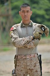 冯冬冬(小蜜蜂)（任柯诺饰演）