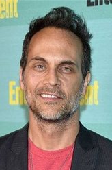 Deacon（托德·斯塔什维克饰演）