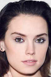 黛西·雷德利（黛西·雷德利饰演）