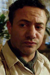 Neil Mackay（沃伦·布朗饰演）