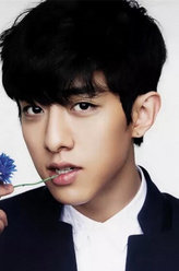 罗虹奎（李正信饰演）