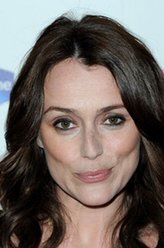 Louisa Durrell（凯莉·霍威饰演）