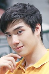 Beam（Tanapol Jarujittranon饰演）