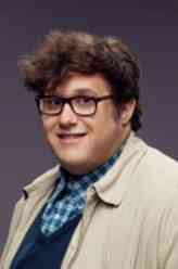 西尔维斯特·多德（阿里·斯蒂汉姆饰演）