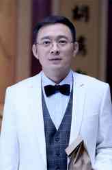 肖汉乾（田重饰演）
