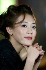 大岛英枝（铃木美妃饰演）