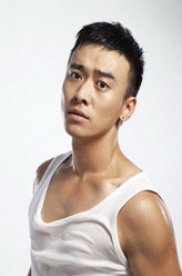 赵素觉（郑奇饰演）