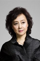 贺秀杰（黄梅莹饰演）