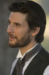 Logan（本·巴恩斯饰演）