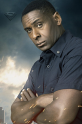 汉克·亨肖（大卫·哈雷伍德饰演）