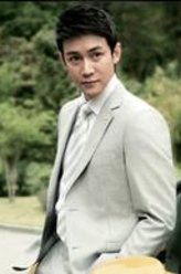 邱石（陆毅饰演）
