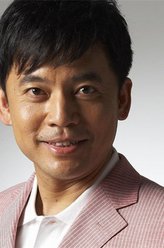 邢东浩（何政军饰演）