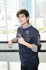 龙成虎（伍允龙饰演）