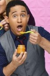 Tucker Dobbs（塔吉·莫里饰演）