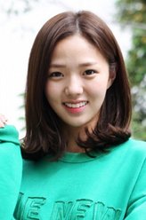 权秀雅（蔡秀彬饰演）
