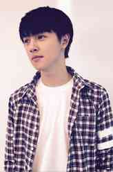 林煜堂（官鸿饰演）