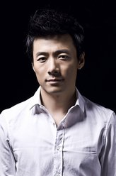 石隐（祖峰饰演）