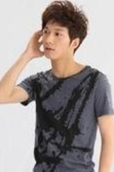 吴刚（张亚男饰演）