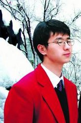裘知文（谢殊饰演）