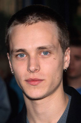 Avery Barkley（乔纳森·杰克逊饰演）