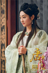 二女（刘唱饰演）