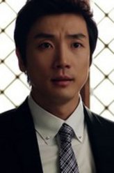 姜恩镇（白胜贤饰演）