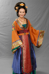 谭艳裳（惠英红饰演）