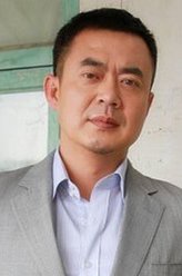 龚鹏（麻维江饰演）