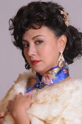洪金莲（田丽饰演）