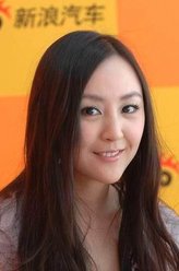 闵多（周蕾饰演）