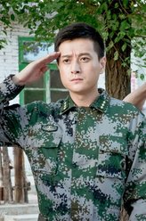 龙飞（夏凡饰演）