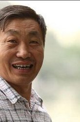 李大龙（杜源饰演）