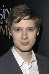 Dirk Gently（塞缪尔·巴奈特饰演）