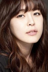 俞智郝（李荷娜饰演）
