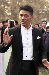 万天野（邵兵饰演）