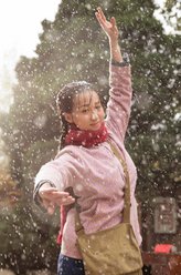 何三妹（练束梅饰演）