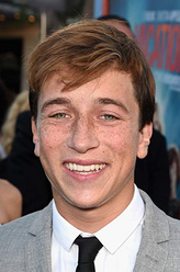 Eric（斯凯勒·吉桑多饰演）