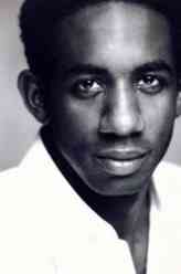 Maj. Oliver Sinclair（拉哈珊·斯通饰演）