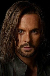 莱昂纳多·达·芬奇（汤姆·莱利饰演）